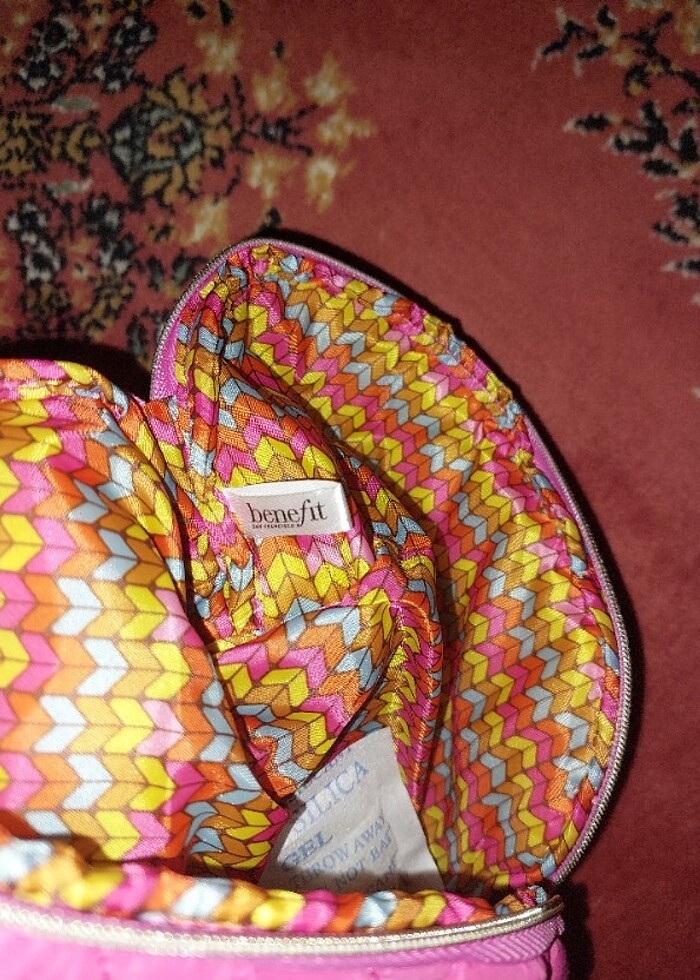 Benefit makyaj çantası - Görsel 2