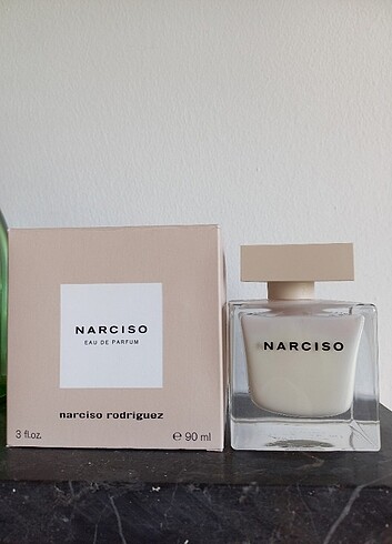 Narciso white cube