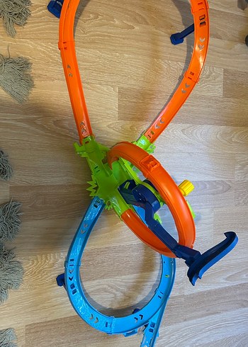Hotwheels Fırlatma ve Döngü Parkuru Yarış Pisti Oyuncağı