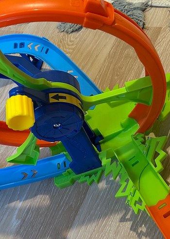  Beden Hotwheels Fırlatma ve Döngü Parkuru Yarış Pisti Oyuncağı