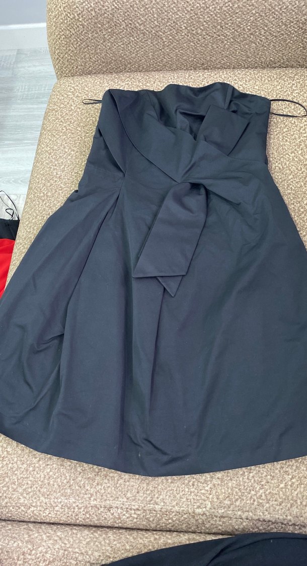 Siyah askısız hafif balon elbise - Görsel 2