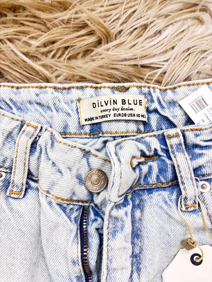 DILVIN Mavi Yırtık Mini Jean Şort - Görsel 2