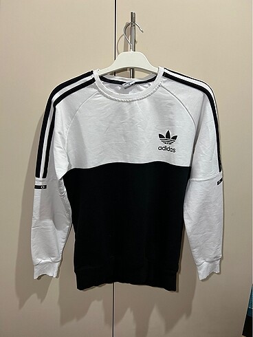 Unisex adidas sweatshirt