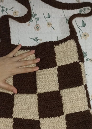  Beden Kahverengi Kare Desenli Örgü Omuz Çantası