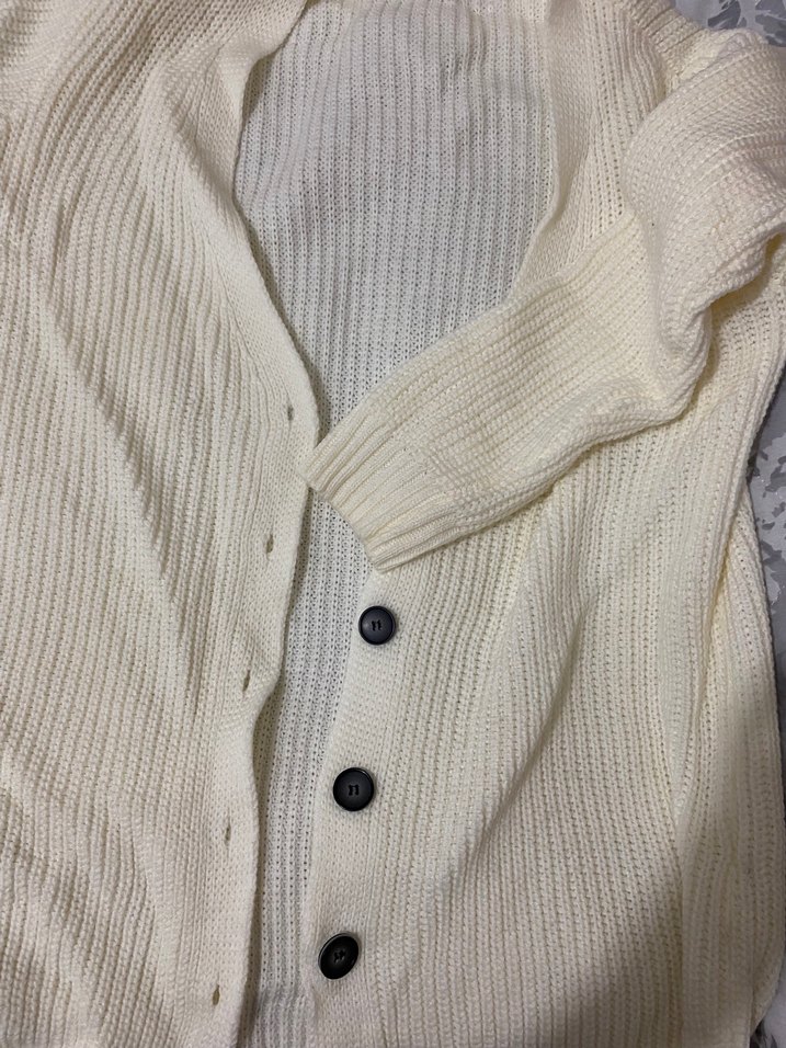 Düğmeli Beyaz Kadın Hırka - Görsel 2