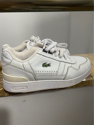 Lacoste 37