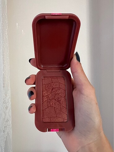 Beden Nyx buttermelt allık