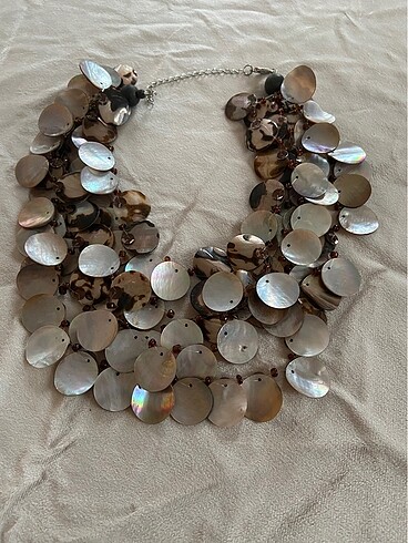 Beden ten rengi Renk Accessorize. Sedef Layer Kolye