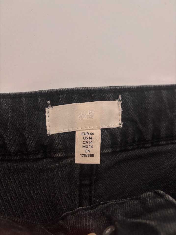 HM Siyah Mini Denim Şort - Görsel 2