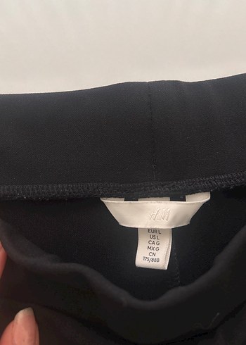 HM Kadın Siyah Klasik Pilili Kumaş Pantolon - Görsel 2