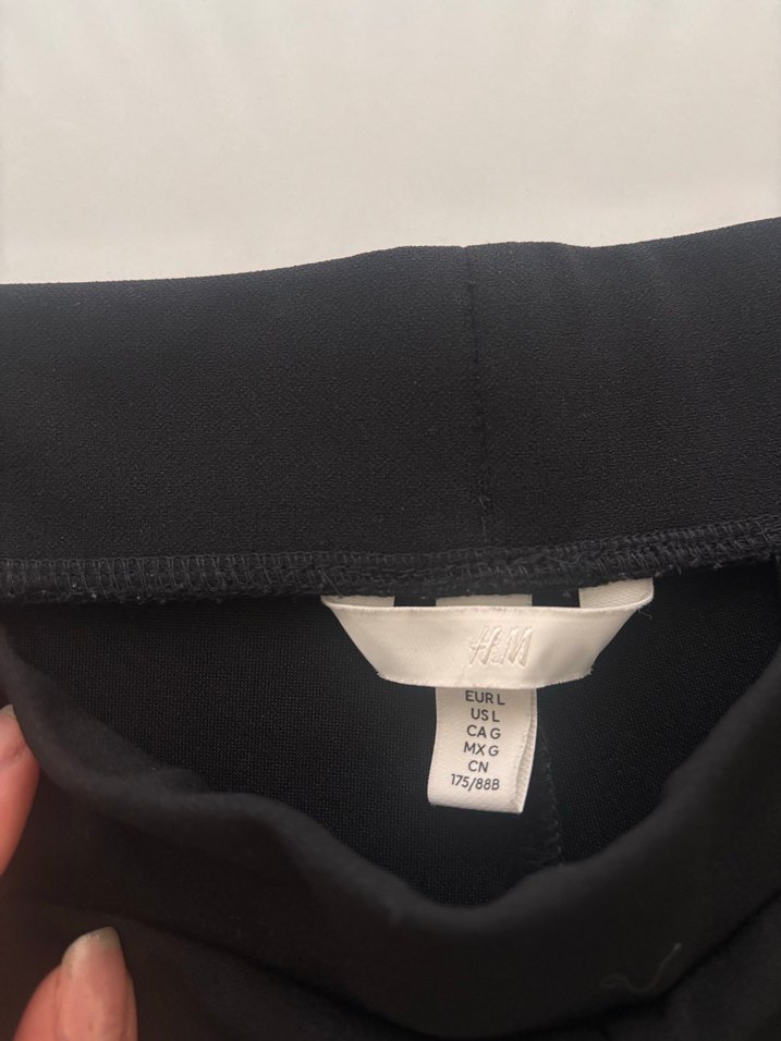 HM Kadın Siyah Klasik Pilili Kumaş Pantolon - Görsel 2