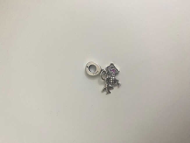 Beden Pandora charm