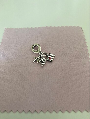 Pandora Pandora charm