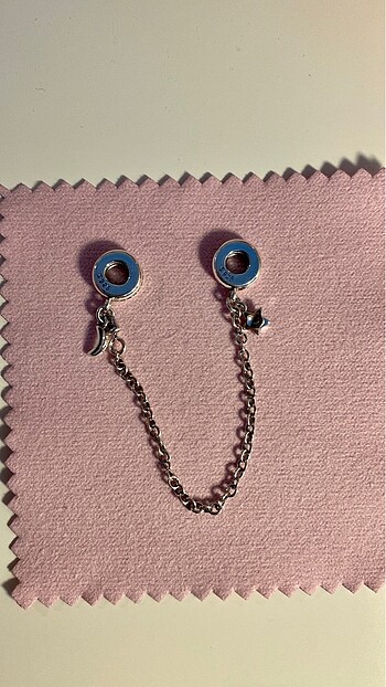 Beden Pandora charm