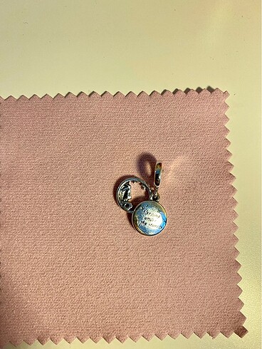 Beden Pandora charm