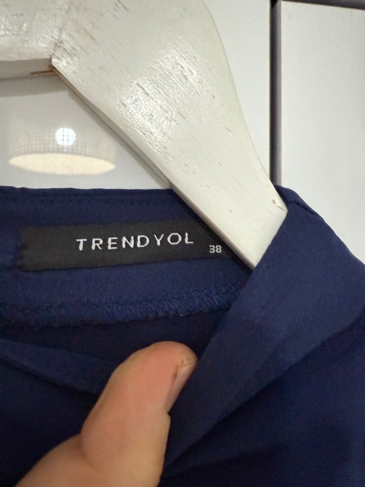 Düğmeli V Yaka Midi Örme Elbise - Görsel 4