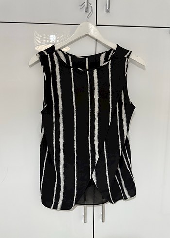 Siyah Beyaz Çizgili Piliseli Kolsuz Bluz - Görsel 4