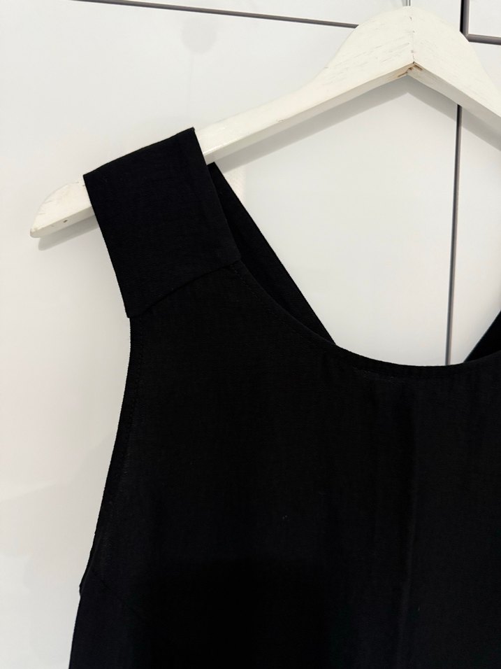 Siyah V Yakalı Uzun Kolsuz Elbise - Görsel 3