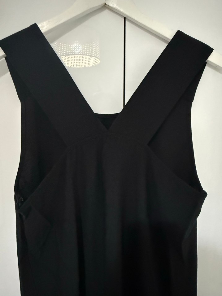 Siyah V Yakalı Uzun Kolsuz Elbise - Görsel 5