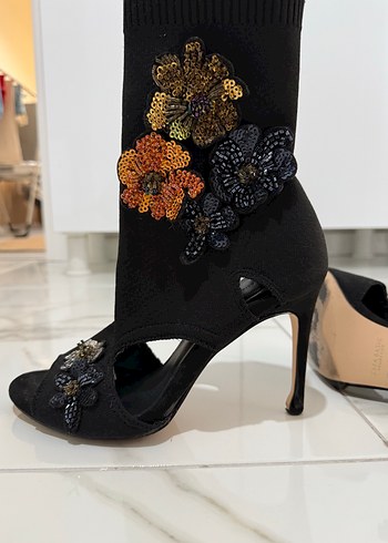 Boncuk İşlemeli Siyah Örgü Topuklu Kadın Bot - Görsel 3