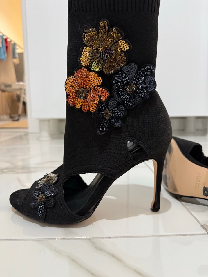 Boncuk İşlemeli Siyah Örgü Topuklu Kadın Bot - Görsel 3
