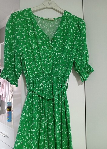 s Beden Yesil cicekli uzun elbise