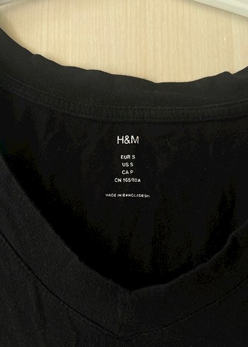 s Beden siyah Renk H&M Siyah V Yaka Kısa Kollu Kadın Tişört