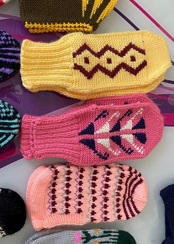 El Örgüsü Renkli Patik - Görsel 4