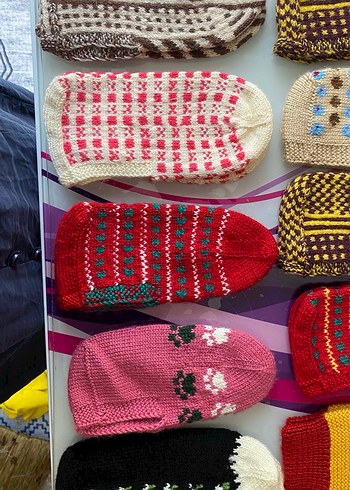 El Örgüsü Renkli Patik