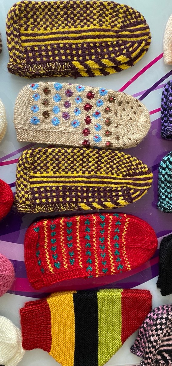 El Örgüsü Renkli Patik - Görsel 2