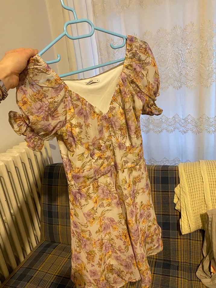 Çiçekli Elbise - Görsel 3