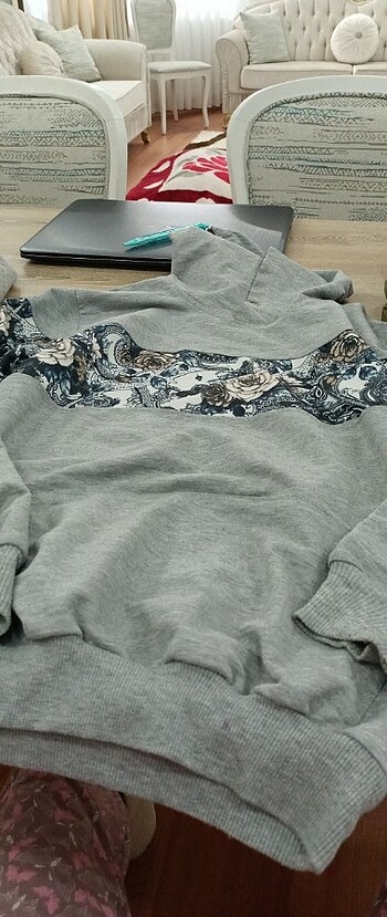 Sweatshirt 