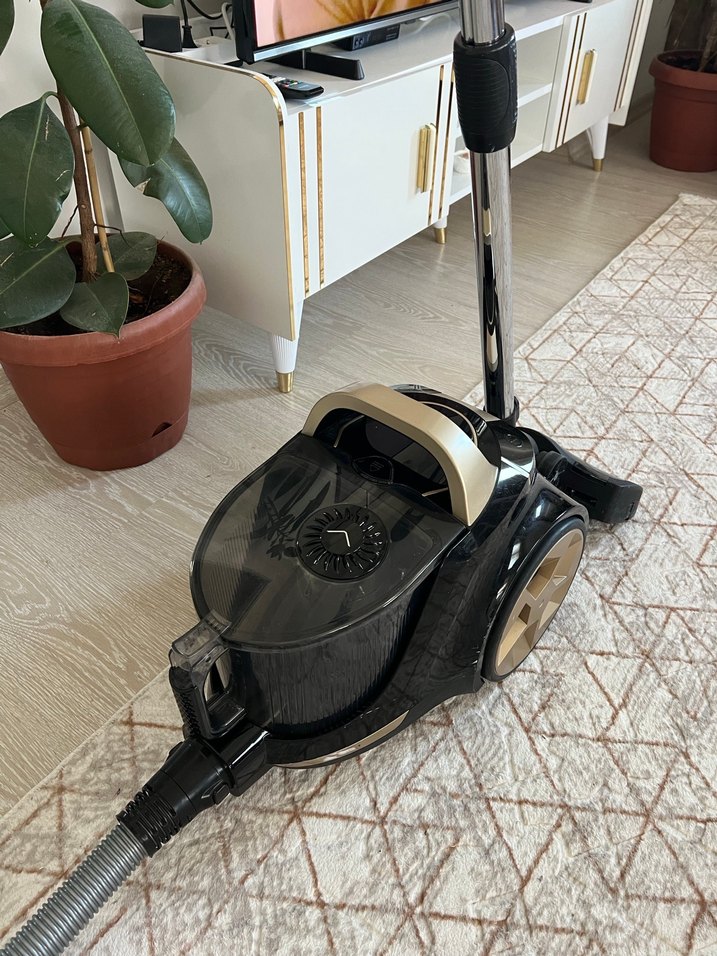 Siyah Toz Torbasız Elektrikli Süpürge - Görsel 3