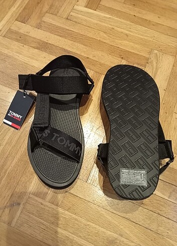 TOMMY HİLFİGER 