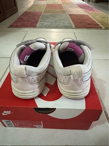 31 Beden Nike kız çocuk spor ayakkabı