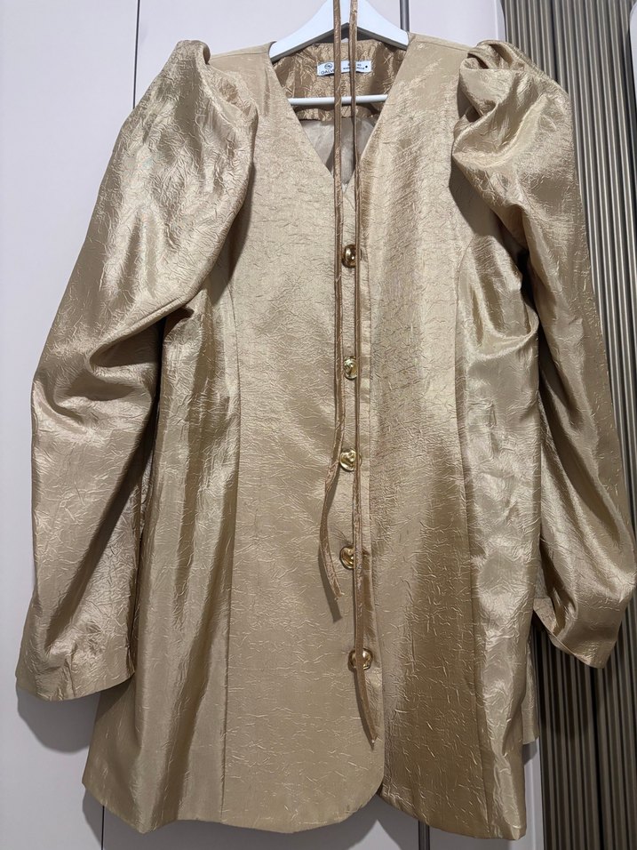 Düğmeli Parlak Altın Ceketi - Görsel 3