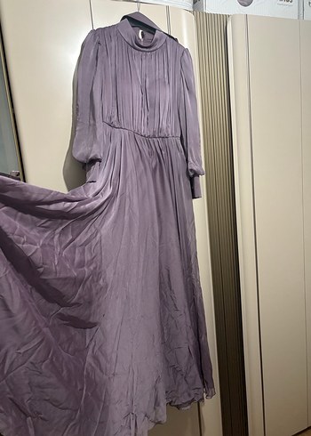 Saten Görünümlü Mor Uzun Pilili Elbise abiye kendi kemeri var - Görsel 3