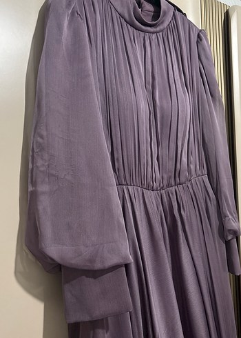 Saten Görünümlü Mor Uzun Pilili Elbise abiye kendi kemeri var - Görsel 4