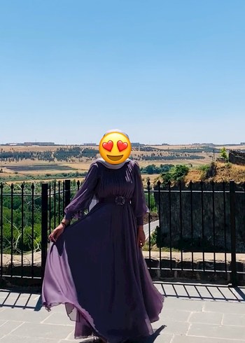 Saten Görünümlü Mor Uzun Pilili Elbise abiye kendi kemeri var - Görsel 5