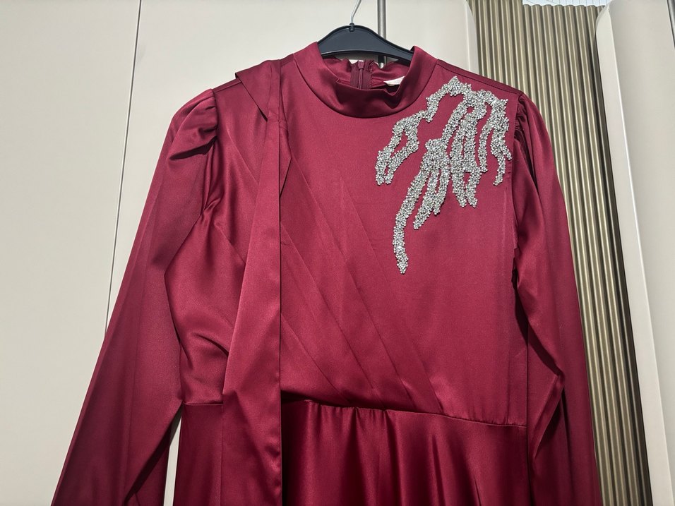 Bordo Uzun Kollu İşlemeli Abiye Elbise(kemeri var) - Görsel 2