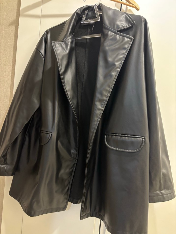 Düğmeli Siyah Deri Kadın Ceket - Görsel 3