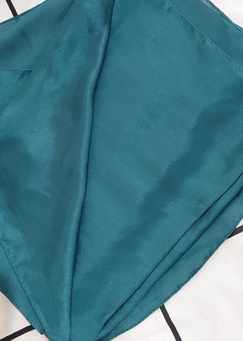 Zümrüt Renk Parlak Saten Kadın Abiye Şal - Görsel 2