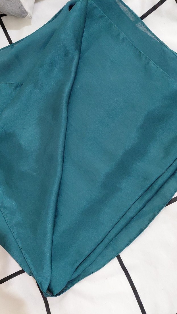 Zümrüt Renk Parlak Saten Kadın Abiye Şal - Görsel 2