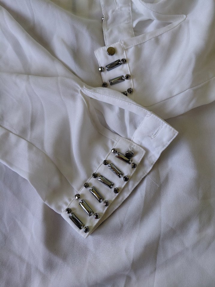 Düğmeli Beyaz Uzun Kollu Kadın Gömlek - Görsel 3