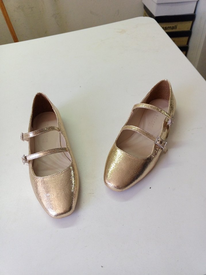 Parlak Altın Renkli Tokalı Kadın Babet - Görsel 2