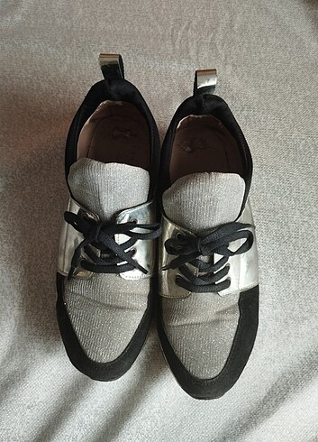 Parlak spor ayakkabı - Görsel 3