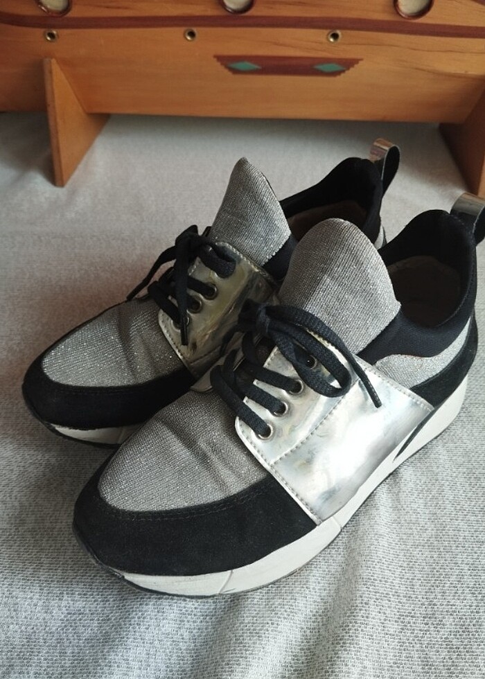 Parlak spor ayakkabı - Görsel 2