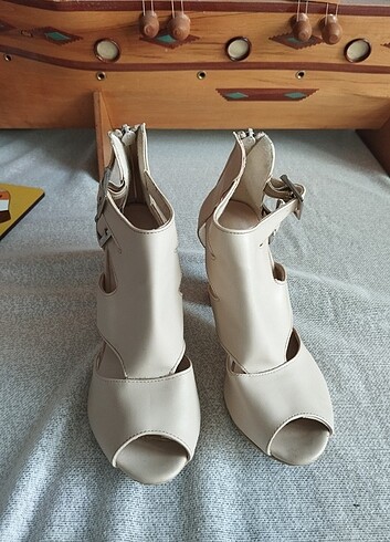 Topuklu ayakkabı - Görsel 2
