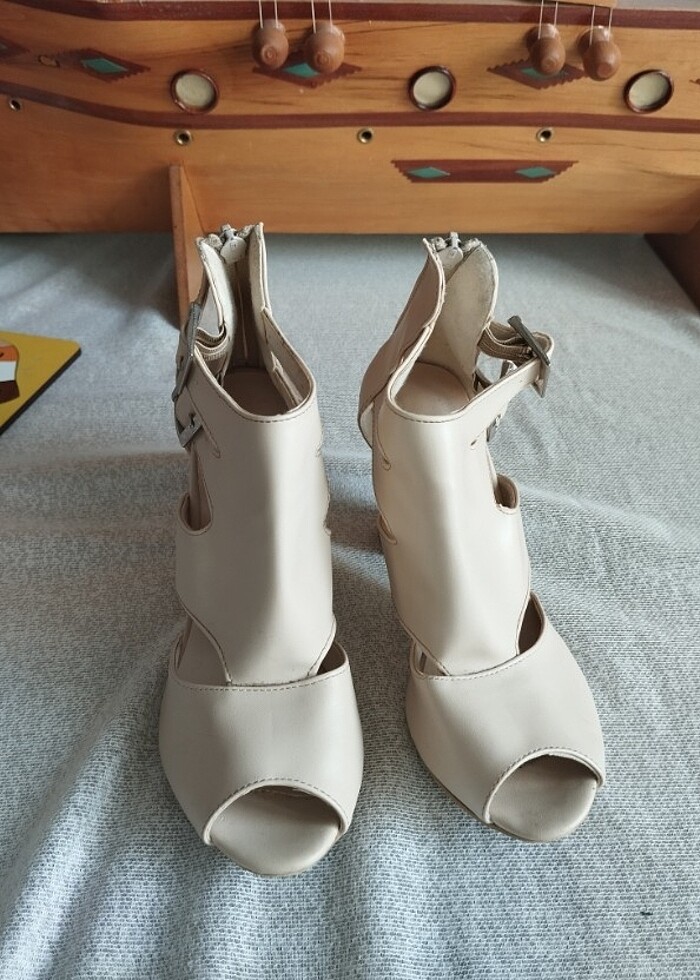 Topuklu ayakkabı - Görsel 2