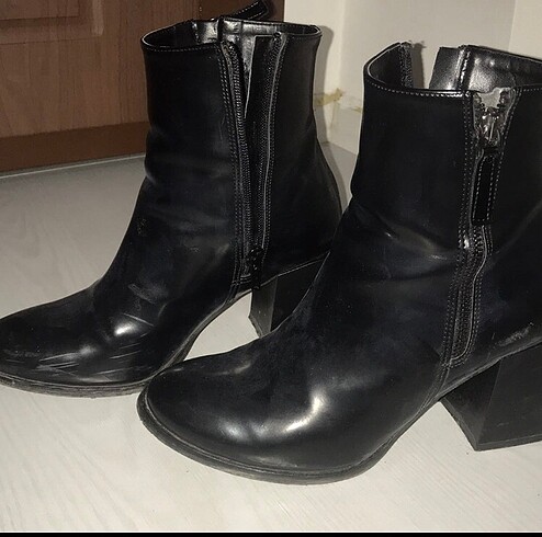 Nine West Nine west bot